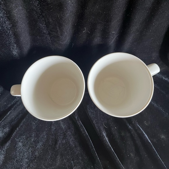 Two coffee or tea mugs with herbs decoration. - Picture 4 of 9